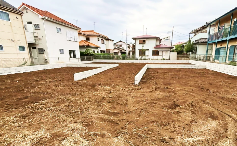 整地された建築予定地の写真